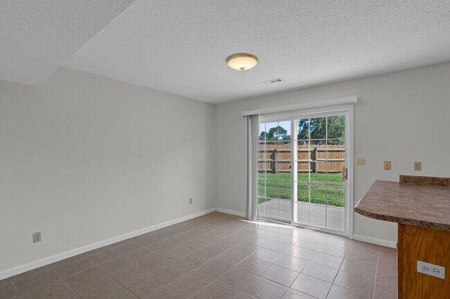 Building Photo - 4302-4304-4304 Cheryl Ct