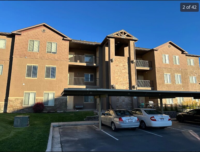 Building Photo - 8215 N Clear Rock Rd