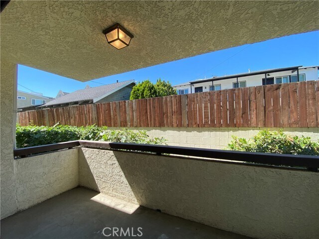 Building Photo - 987 E Del Mar Blvd