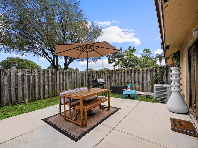 Building Photo - 11065 NW 38th Pl