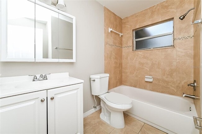 Building Photo - 1406 Cromwell Dr