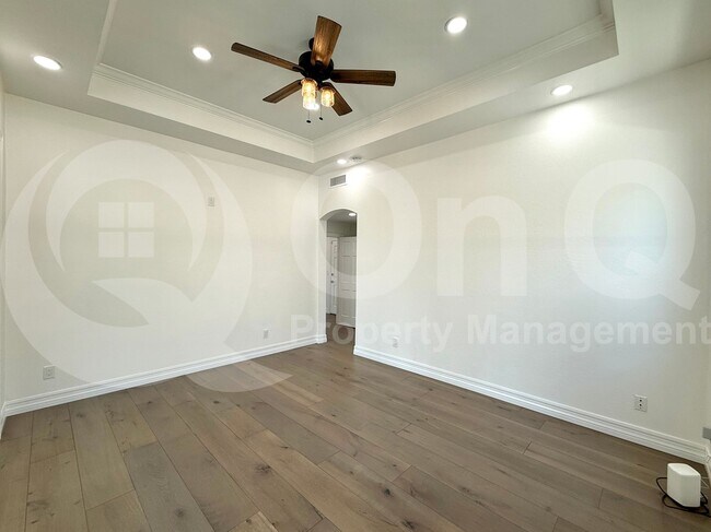 Building Photo - 1523 E Treasure Cove Dr