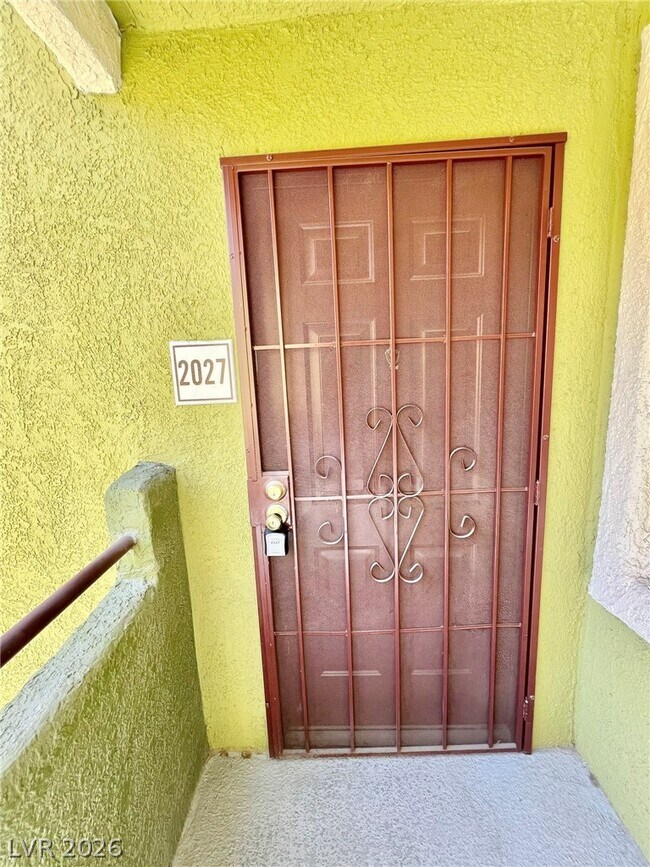 Building Photo - 7950 W Flamingo Rd