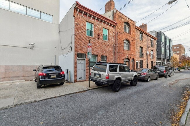 Building Photo - 1829 Kater St