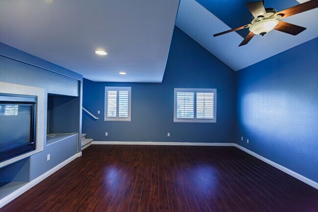 Building Photo - Queensridge Home