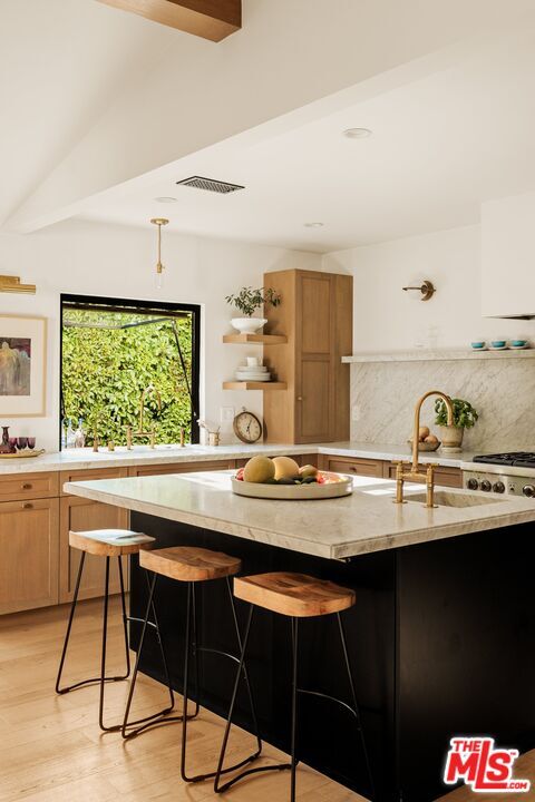 Building Photo - 11476 La Maida St