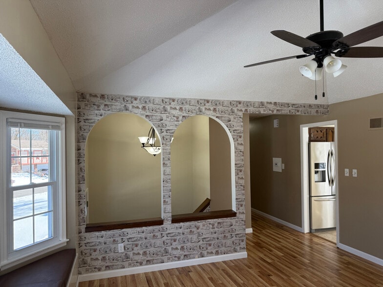 Building Photo - 2916 Iva Dr