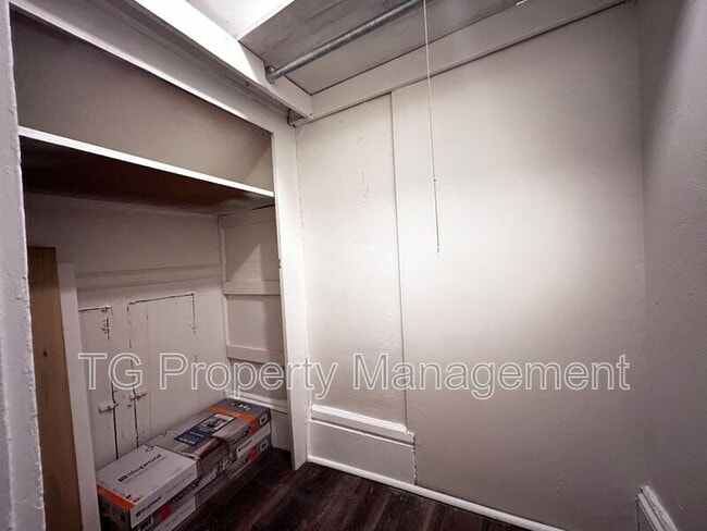 Building Photo - 2561 Rosselle St