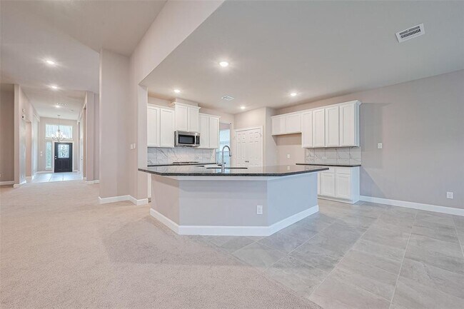 Building Photo - 5511 Highland Dr
