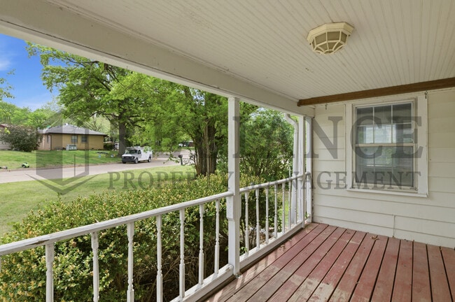 Building Photo - 571 S Roosevelt St