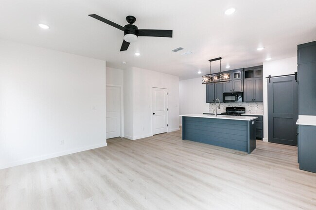 Building Photo - 1704 Elkhart Ave