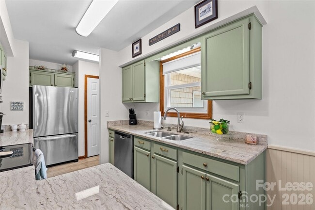 Building Photo - 147 Bain Ln