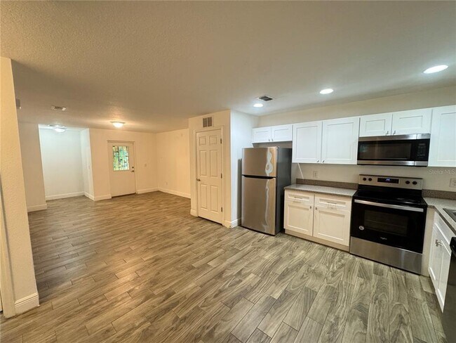 Building Photo - 708 Bon Air St