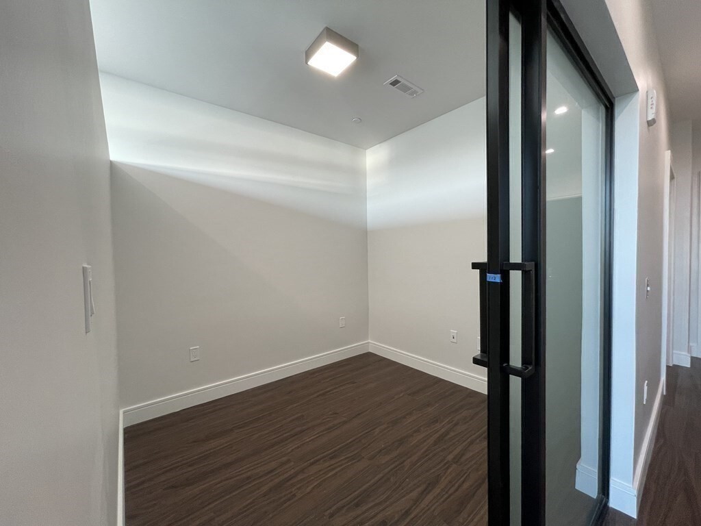 Building Photo - 103 Sumner St