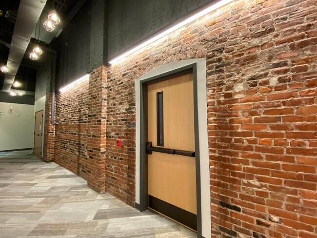 Building Photo - 83 Hanover St