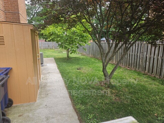 Building Photo - 3353 Ardley Ct
