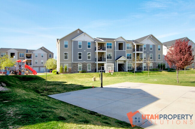 Building Photo - 626 N Sun Peak Dr