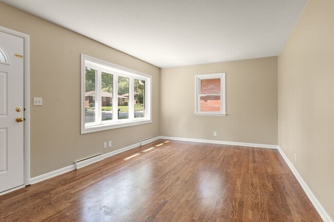 Building Photo - Lovely 3 bedroom home available soon!