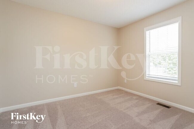 Building Photo - 167 Roman Dr