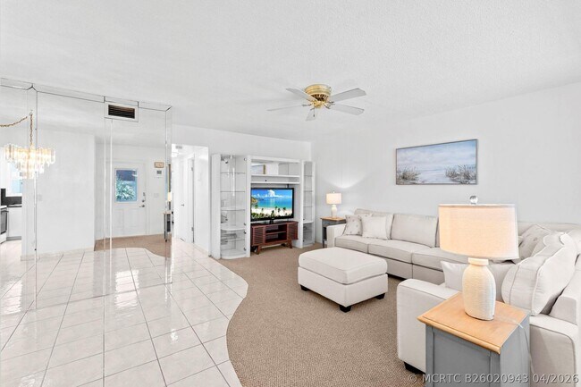 Building Photo - 581 Blue Heron Dr