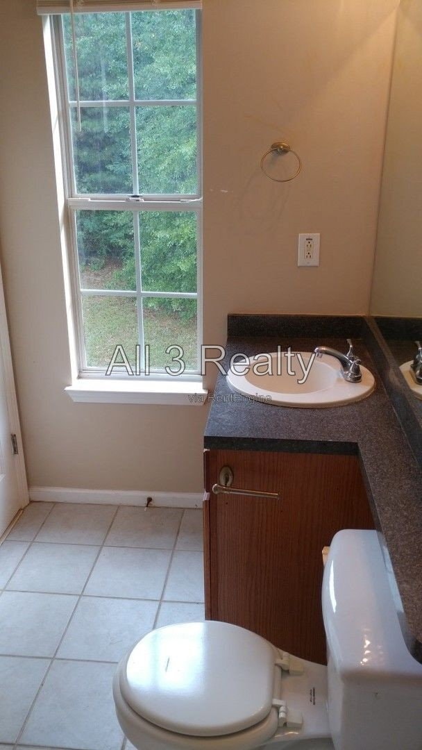 Building Photo - 5670 Hampton Ct