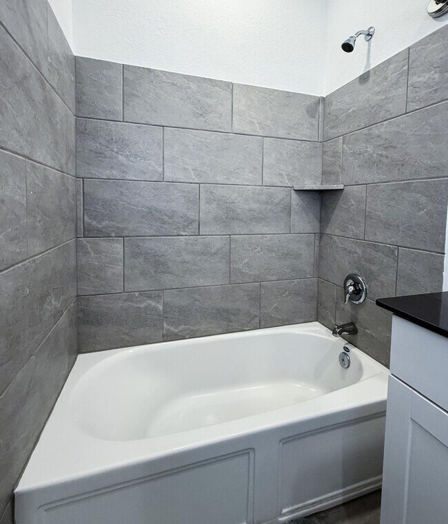 Building Photo - Charming 3-Bedroom Sanctuary with 2 Full Baths Near Lackland Air Force Base – 1469 Sq Ft of Comfo...