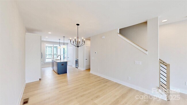 Building Photo - 407 Devender Ln