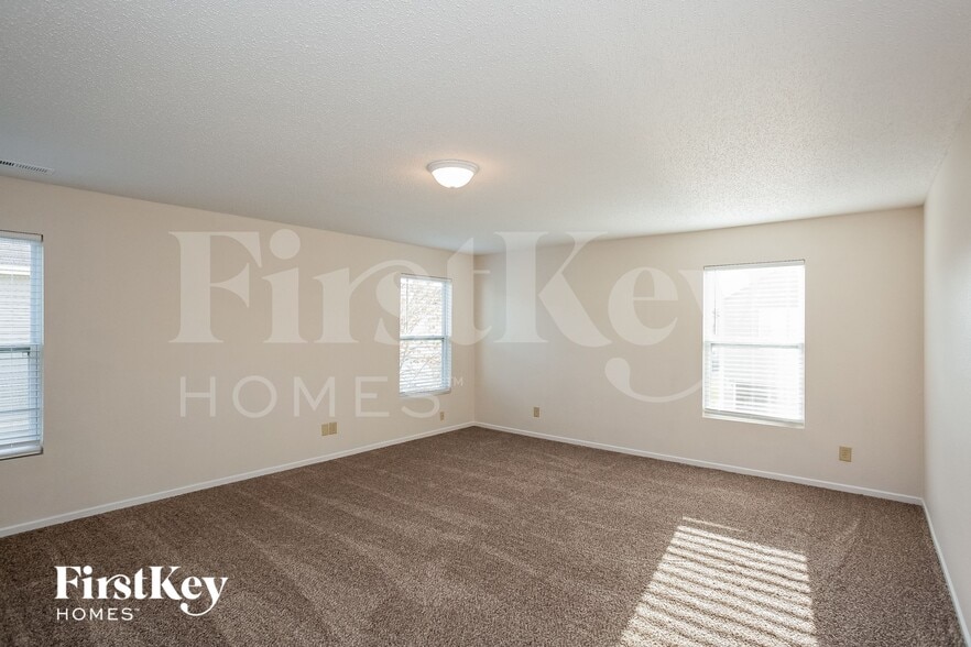 Building Photo - 15393 Border Dr