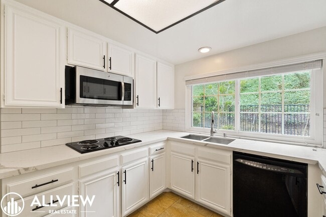 Building Photo - Spacious 4 bed, 2.5 bath Home Available Now in the Turtle Rock community