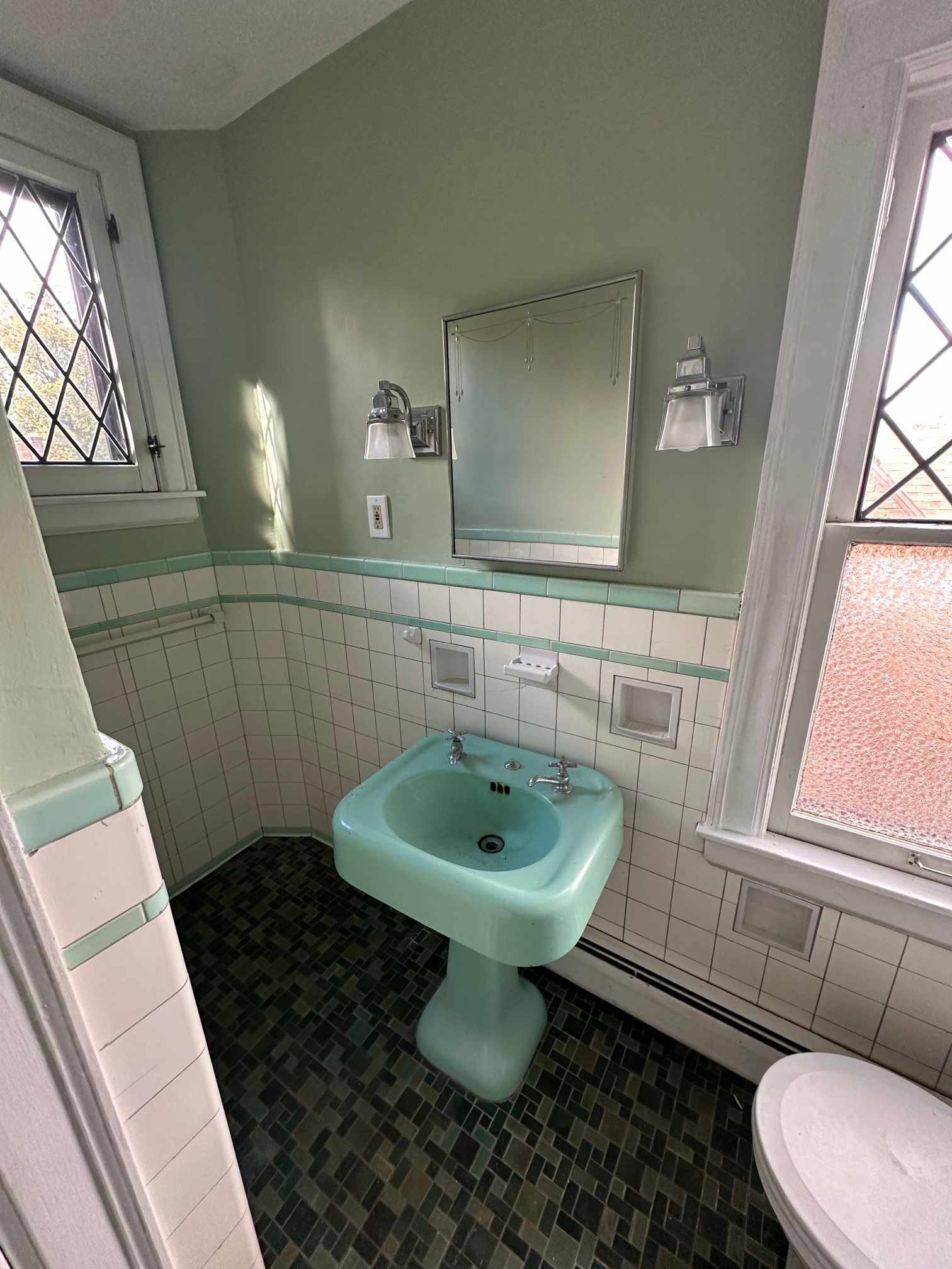 Building Photo - 15466 Artesian St