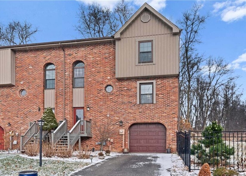 Building Photo - 445 Shady Ridge Dr