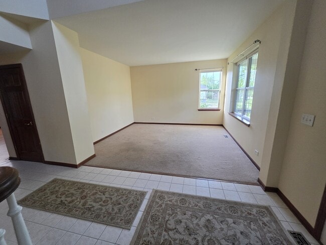 Building Photo - 2350 Fishhook Way