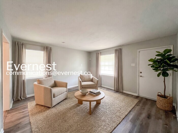 Building Photo - 856 White Clover Ln