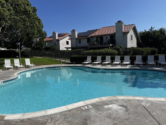 Building Photo - 3036 Avenida Christina