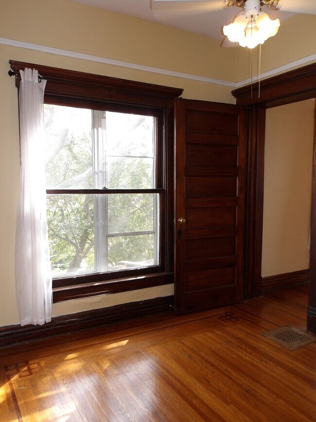 Building Photo - 1705 Edenside Ave