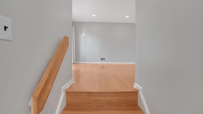 Building Photo - 1090 Schmidt Ln