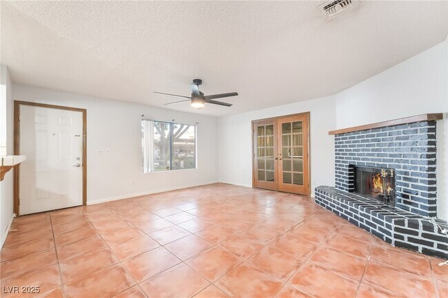 Building Photo - 1418 Santa Margarita St