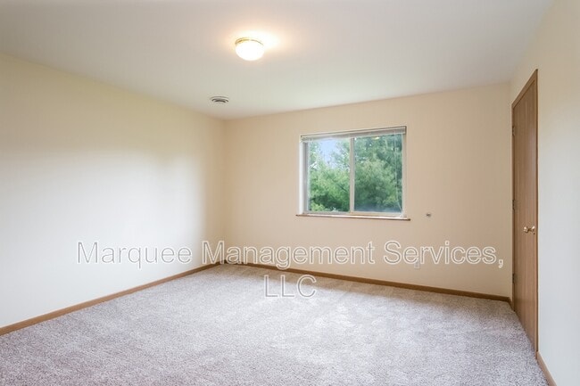 Building Photo - 213 Chateau Dr