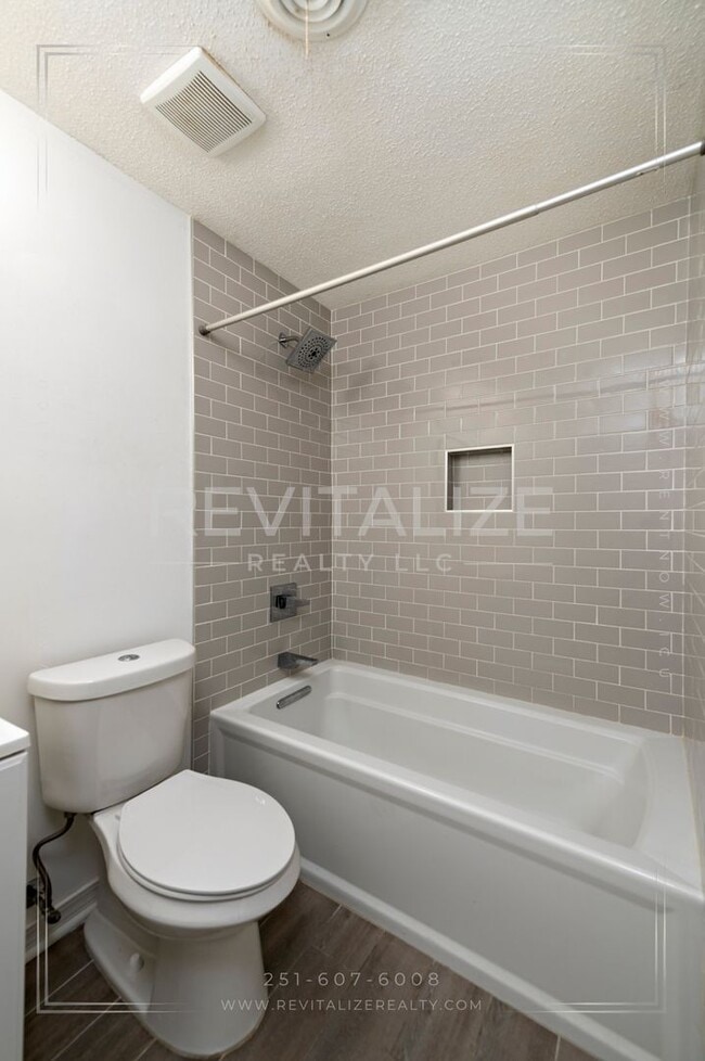 Building Photo - Immaculate 3BR / 2BA Home in Carriage Hills