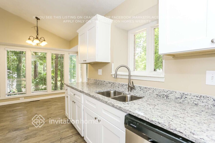 Building Photo - 261 Rustic Ridge Dr NE