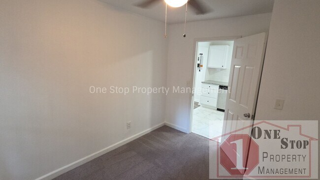 Building Photo - 807 S Hardy Ave