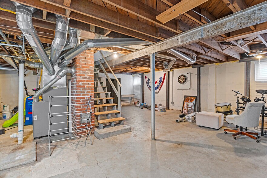 Building Photo - 1235 W 79th St