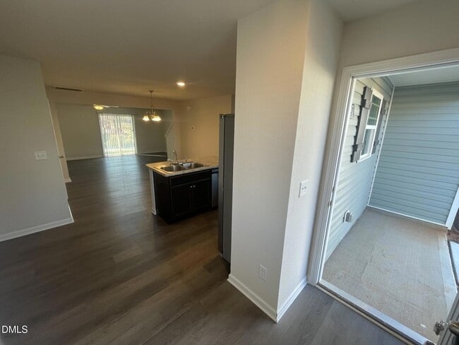 Building Photo - 1097 Peony Ln