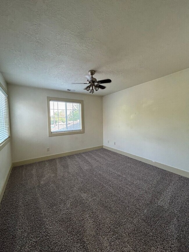 Building Photo - Boise Townhome Near BSU| EARLIER MOVE IN DATE UPON REQUEST