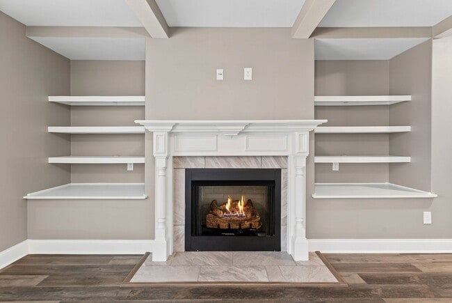 Building Photo - Pet Friendly Three Bedroom with Bonus!