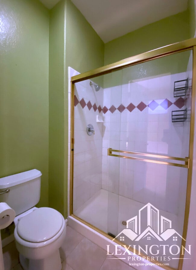 Building Photo - Beautiful, Spacious, 3-Bed 2-Bath Home available in Roseville!