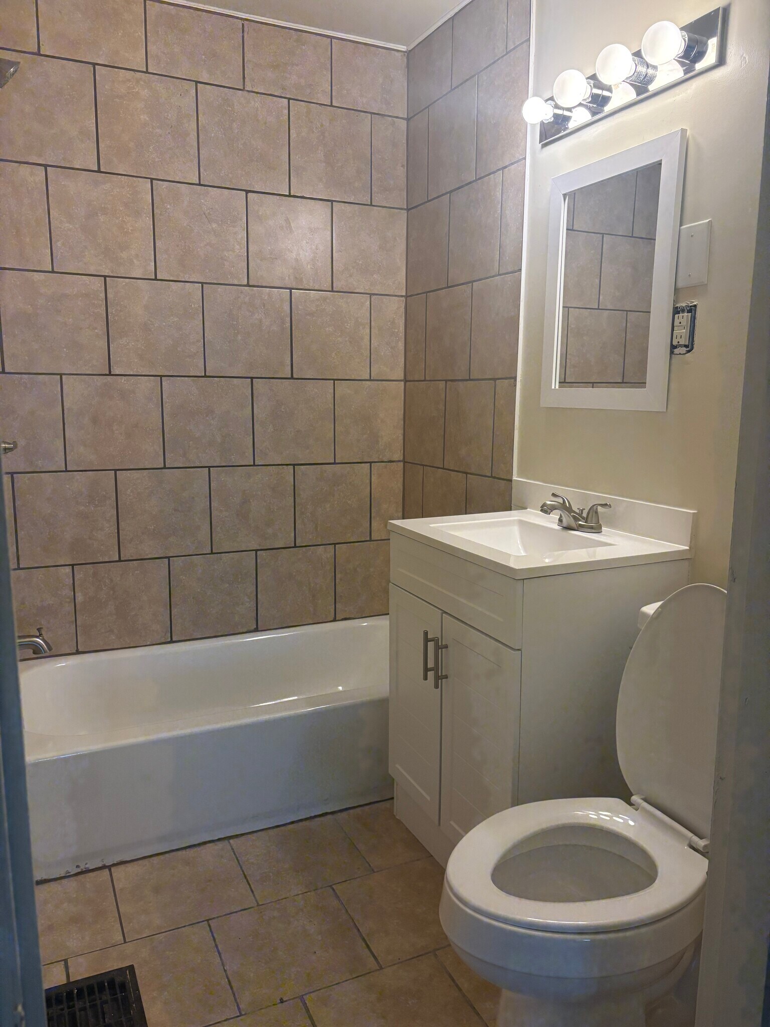 Bathroom - 4002 Saint James Ave