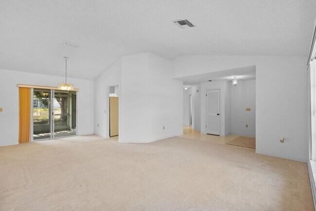 Building Photo - 1247 Venetia Dr