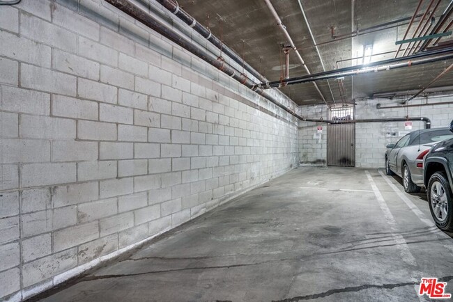 Building Photo - 1034 S Shenandoah St