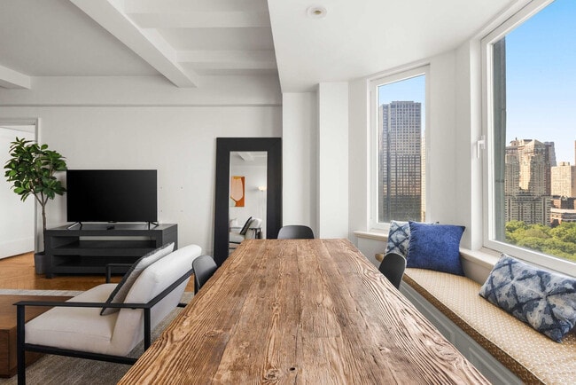 Building Photo - 160 Central Park S